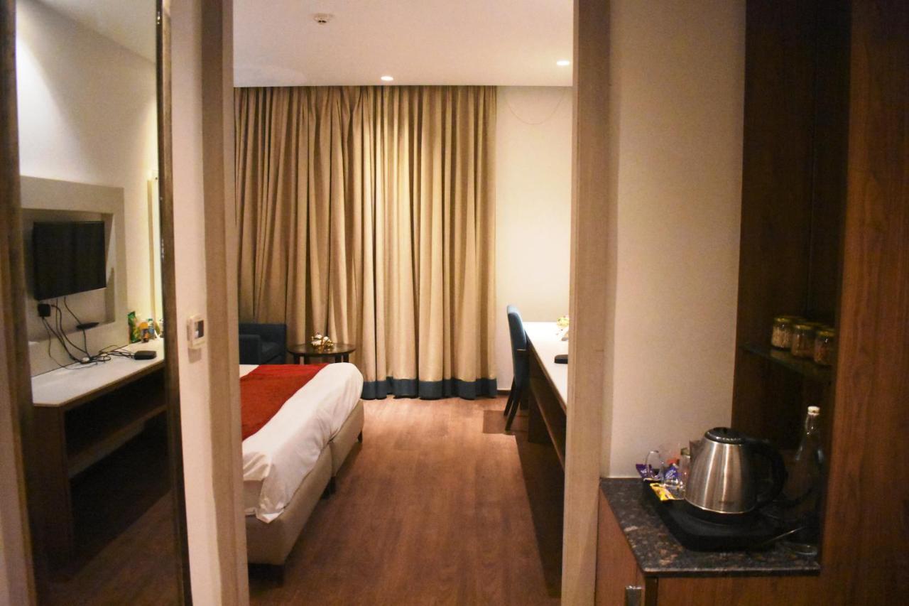Lemonwood Suites By F9 Hotels - Trivoli Garden Chhatarpur Yeni Delhi Dış mekan fotoğraf