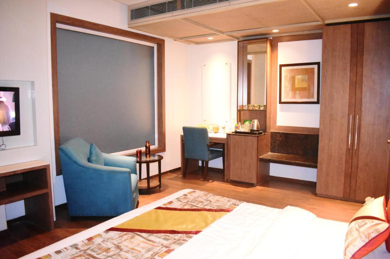 Lemonwood Suites By F9 Hotels - Trivoli Garden Chhatarpur Yeni Delhi Dış mekan fotoğraf